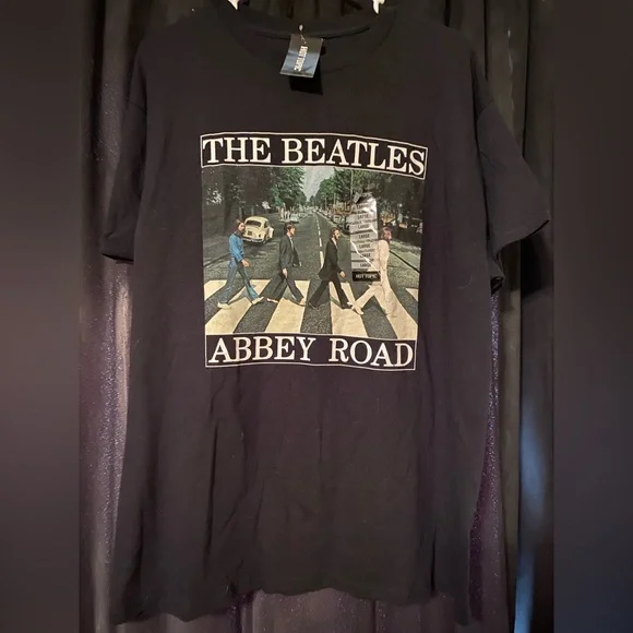 Hot topic the Beatles abbey road black t-shirt size LG